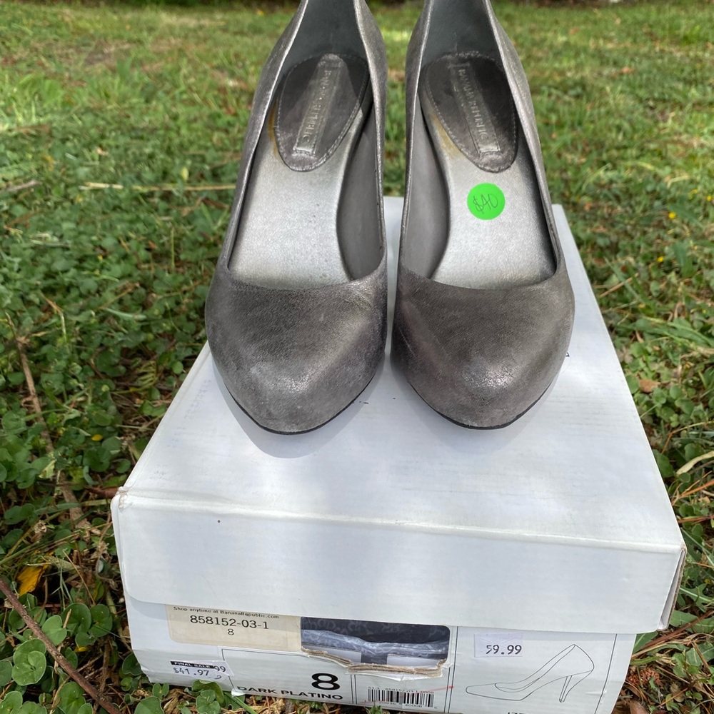 Banana Republic Gray Heels with Classic Silhouette